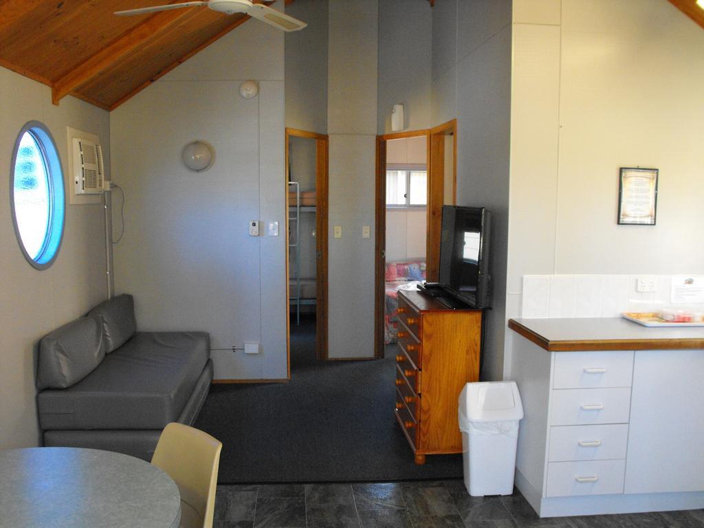 Smugglers Cove Holiday Village Forster Room photo